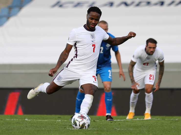 Sterling con la maglia dell'Inghilterra - credits: Getty Images. Il Calcio Magazine