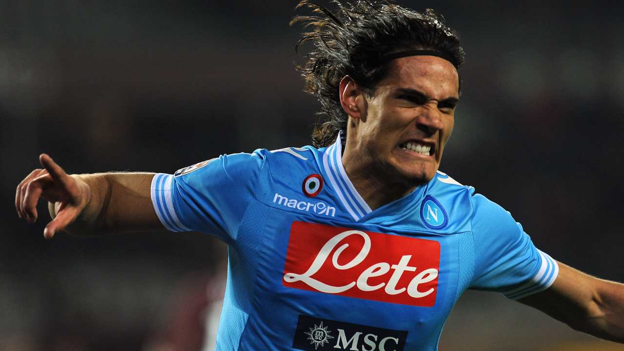 Edinson Cavani con la maglia del Napoli - credits: Getty Images. Il Calcio Magazine