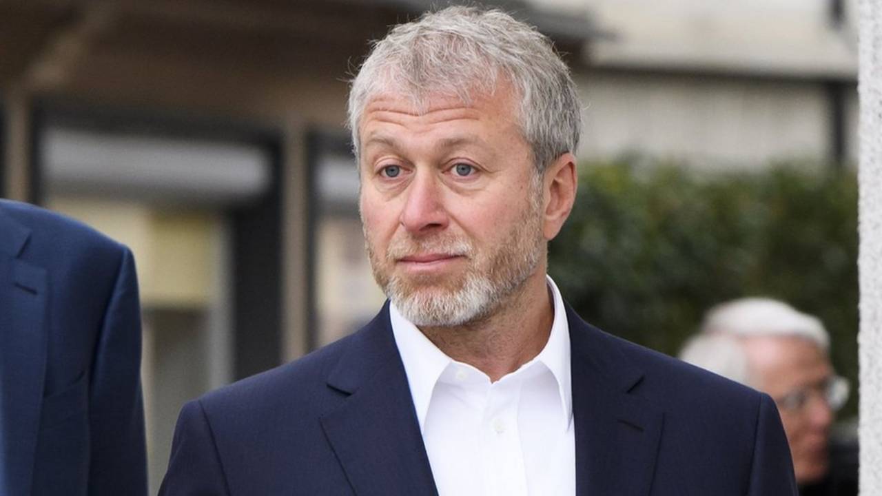 Roman Abramovich, proprietario del Chelsea - credits: BBC. Il Calcio Magazine