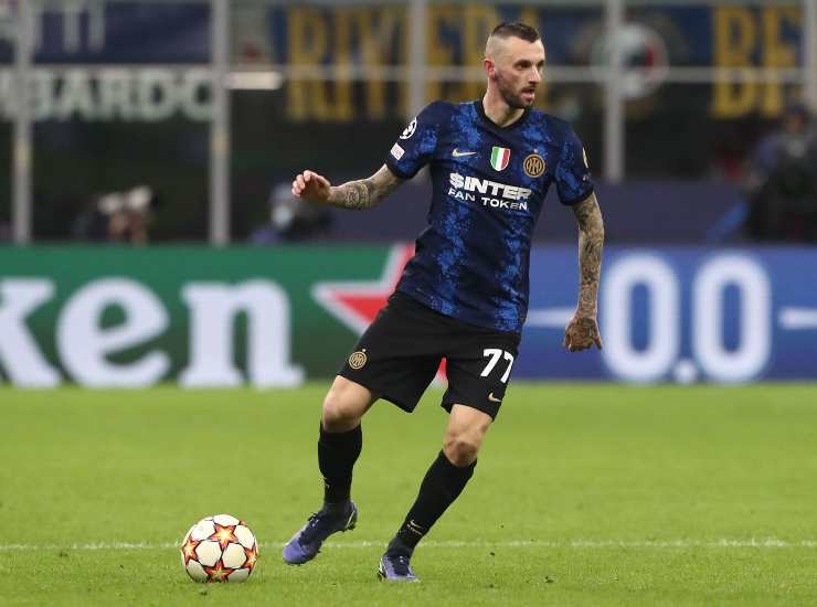 Brozovic in azione con la maglia nerazzurra - credits: Getty Images. Il Calcio Magazine