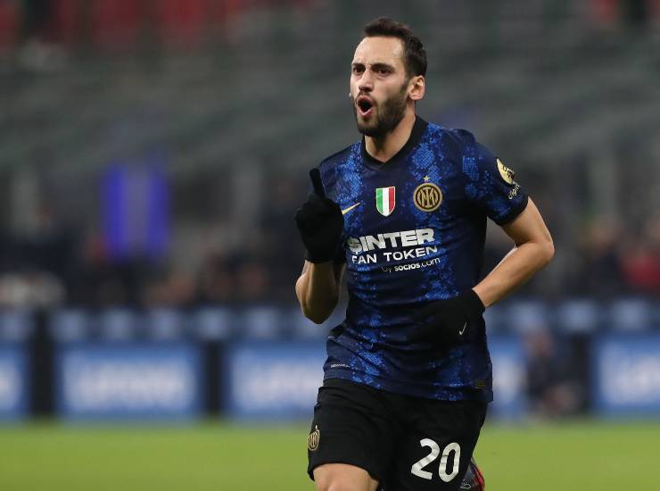 Calhanoglu con la maglia dell'Inter - credits: Getty Images. Il Calcio Magazine