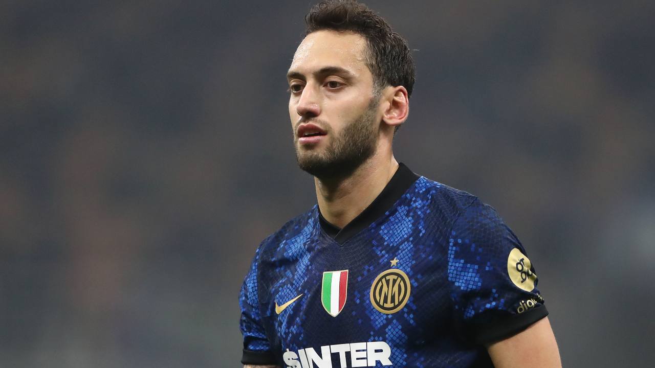 Hakan Calhanoglu, centrocampista dell'Inter - credits: Getty Images. Il Calcio Magazine