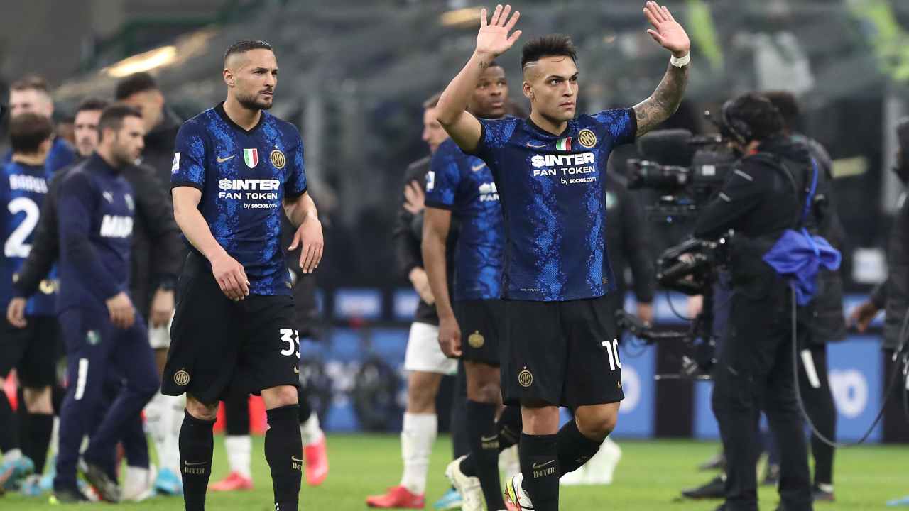 Lautaro chiede scusa alla curva dopo la sconfitta con il Sassuolo - credits: Getty Images. Il Calcio Magazine