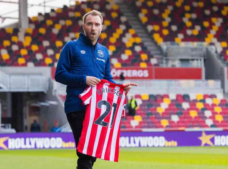 Eriksen con la maglia del Brentford - credits: Ansa Foto. Il Calcio Magazine