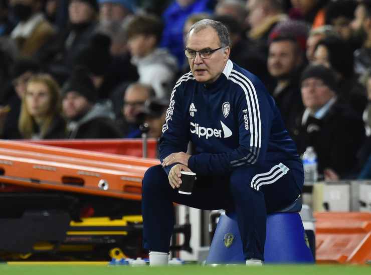 Bielsa sulla panchina del Leeds United - credits: Ansa Foto. Il Calcio Magazine