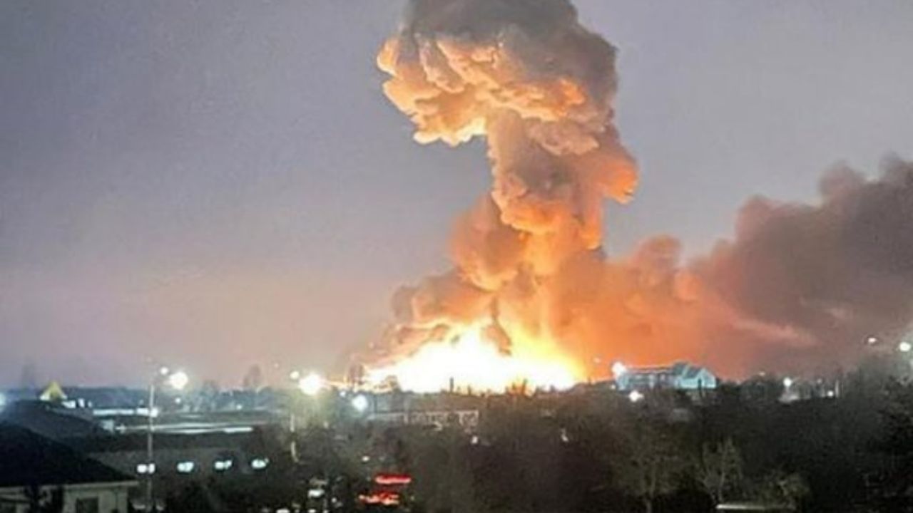 Immagine di un'esplosione in Ucraina (credit: Twitter - Sky Sport)