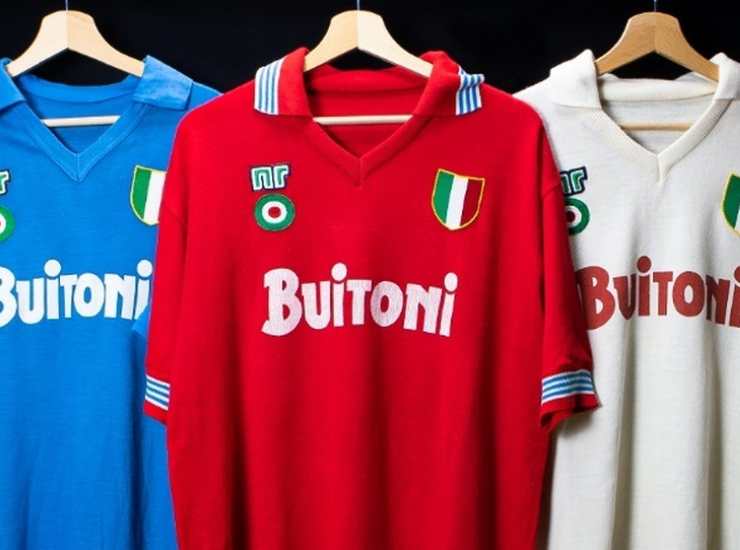 La maglia del Napoli della stagione 1990/1991 - credits: Ansa Foto. Il Calcio Magazine