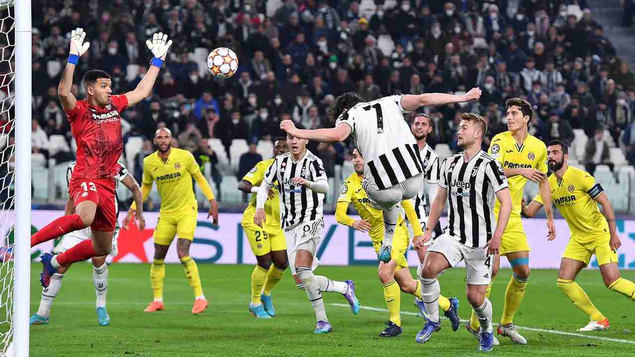 Dusan Vlahovic in azione durante il match contro il Villareal (Credit Foto Ansa)