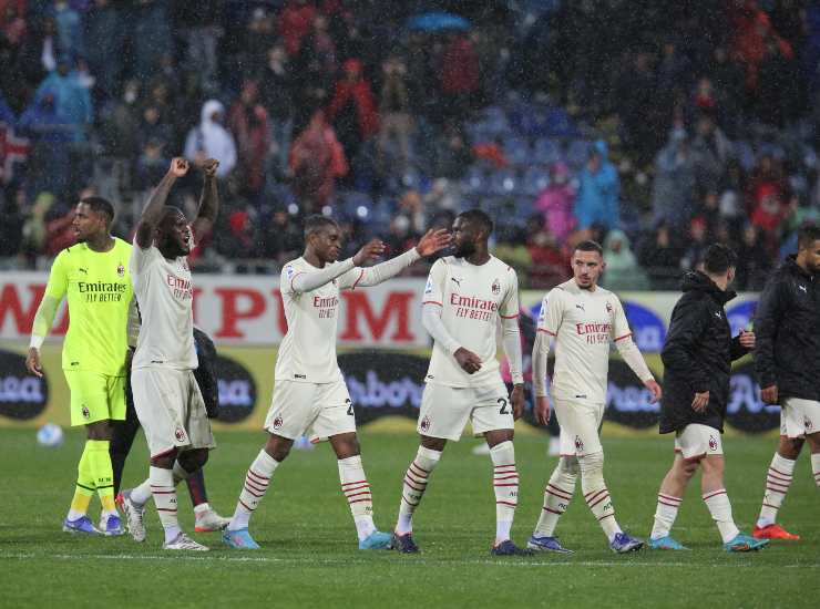 Giocatori del Milan festeggiano dopo la vittoria (Credit Foto Ansa)