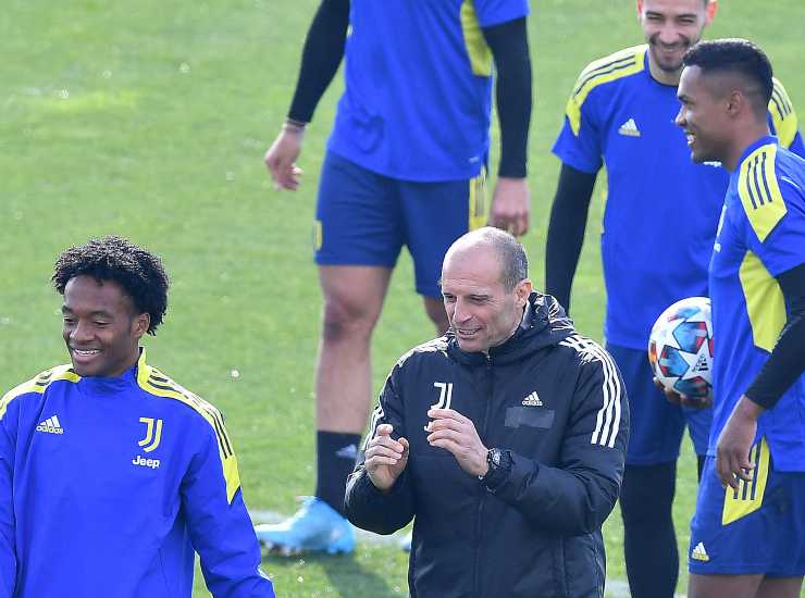 Massimiliano Allegri coordina l'allenamento della Juventus (Credit Foto Ansa)