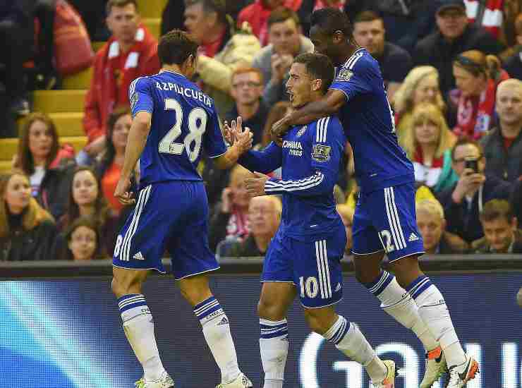 Hazard e Mikel insieme ad Azpilicueta con la maglia del Chelsea - credits: Ansa Foto. Il Calcio Magazine