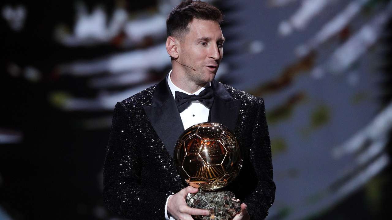 Messi alla premiazione dell'ultimo Pallone d'Oro - credits: Ansa Foto. Il Calcio Magazine
