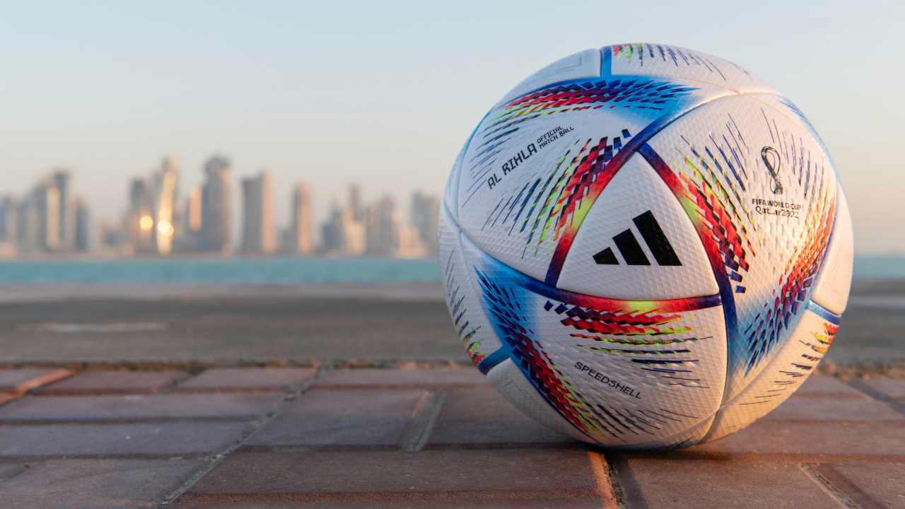 Il pallone che verrà usato a Qatar2022 - credits: Ansa Foto. Il Calcio Magazine
