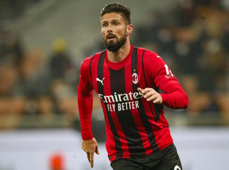 Giroud con la maglia del Milan - credits: Ansa Foto. Il Calcio Magazine