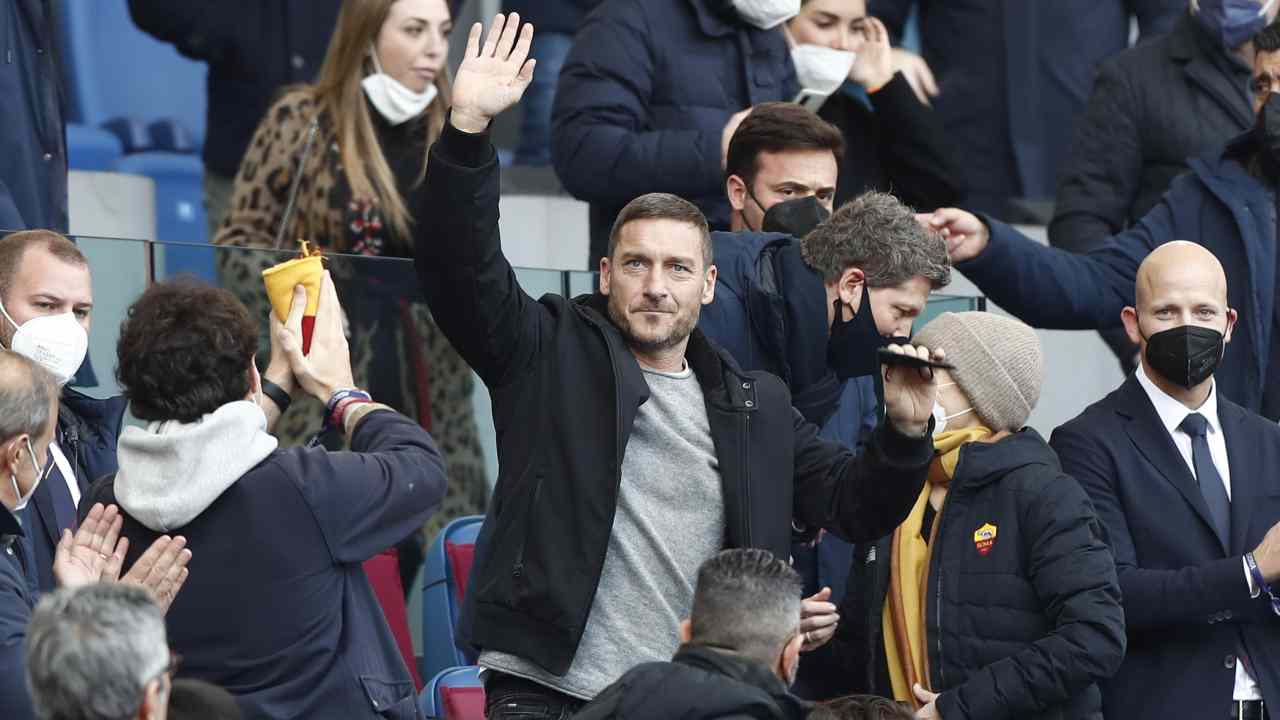 Francesco Totti, sempre amatissimo dal pubblico giallorosso [Credit: ANSA] - Il Calcio Magazine