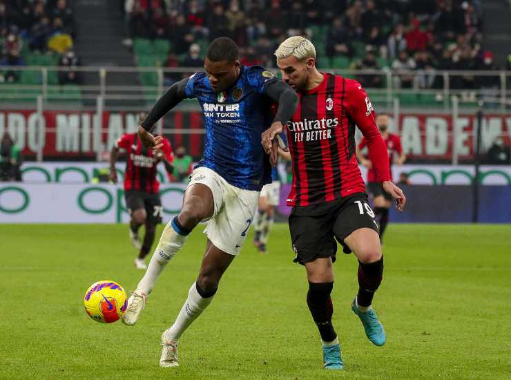 Dumfries contro Theo Hernandez nel derby di Milano (Credit Foto Ansa)