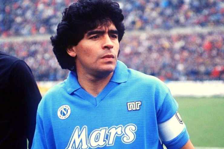 Diego Armando Maradona con la maglia del Napoli (credit: Diretta Napoli)