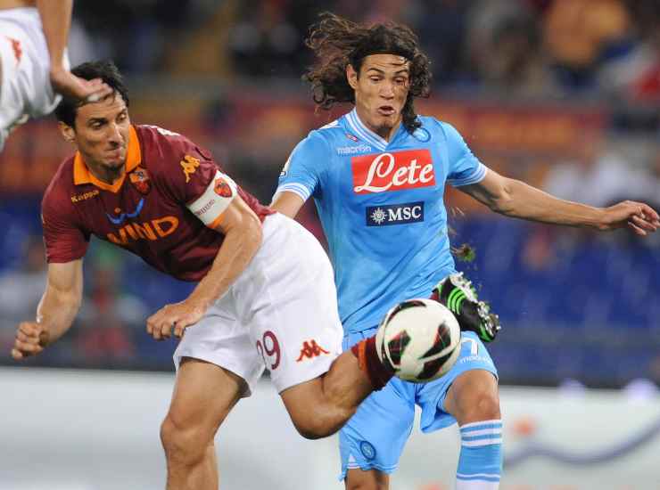 Cavani con la maglia del Napoli - credits: Ansa Foto. Il Calcio Magazine