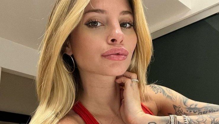 Chiara Nasti e il bikini troppo stretto