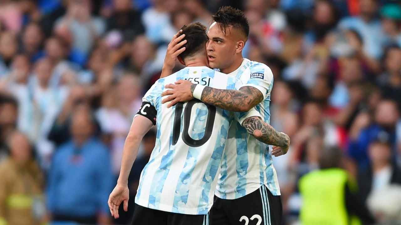Lautaro Martinez esulta con Messi dopo il gol (Credit Foto Ansa)