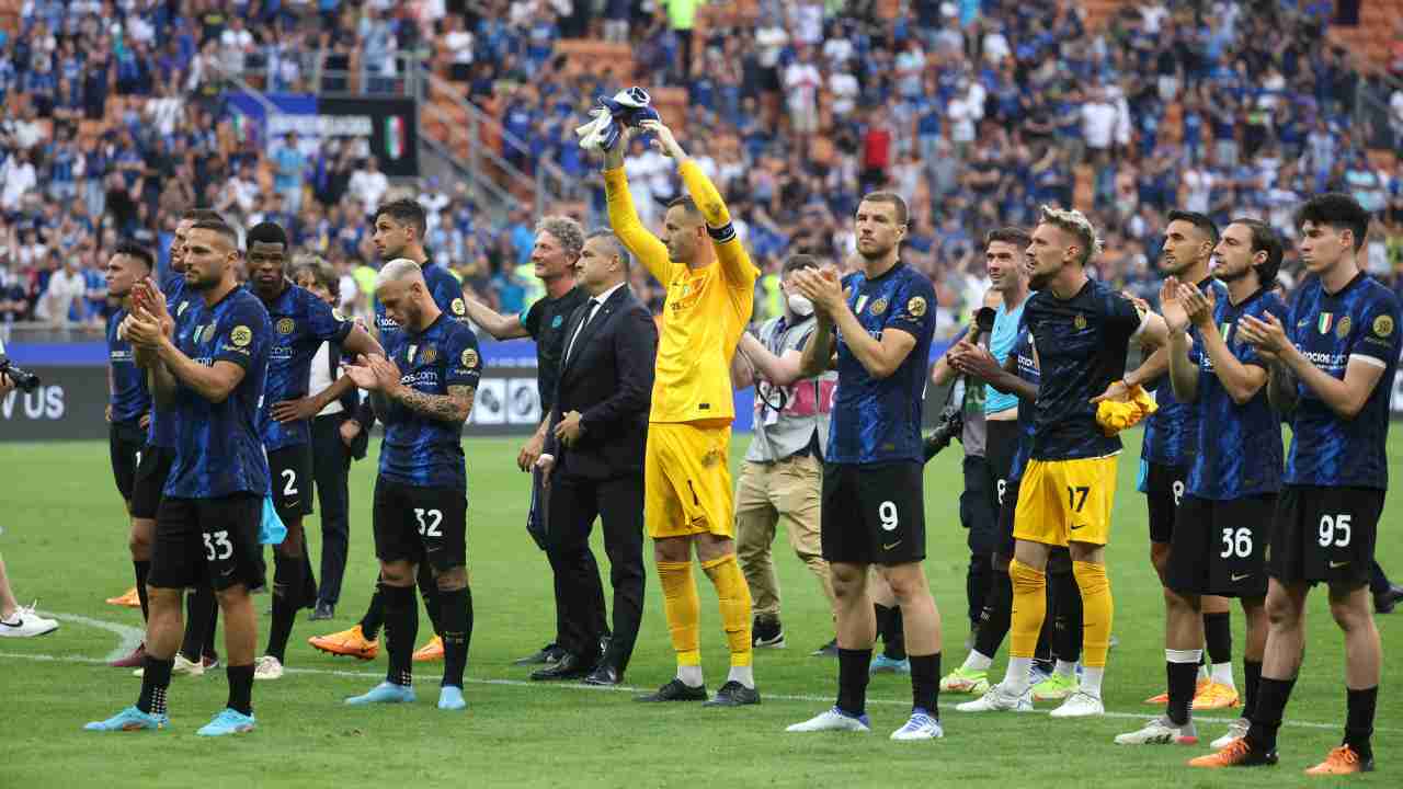 Inter saluta i tifosi (Credit Foto Ansa)