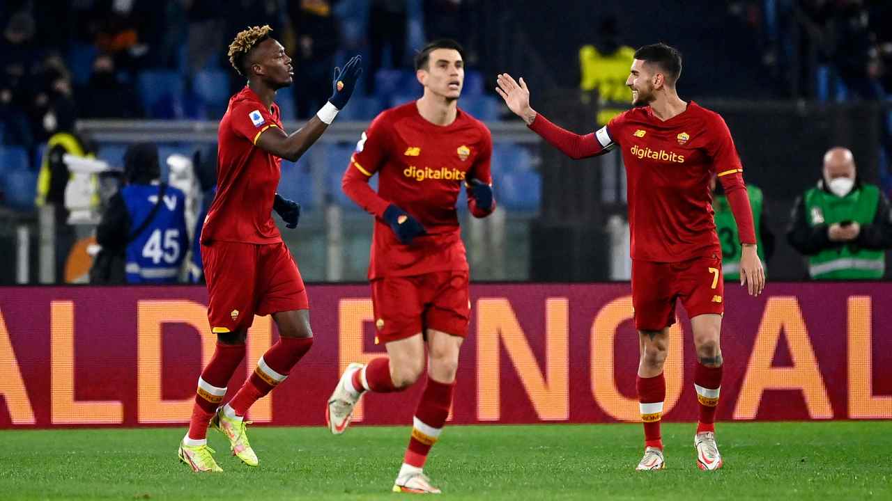 Giocatori della Roma dopo il gol (Credit Foto Ansa)