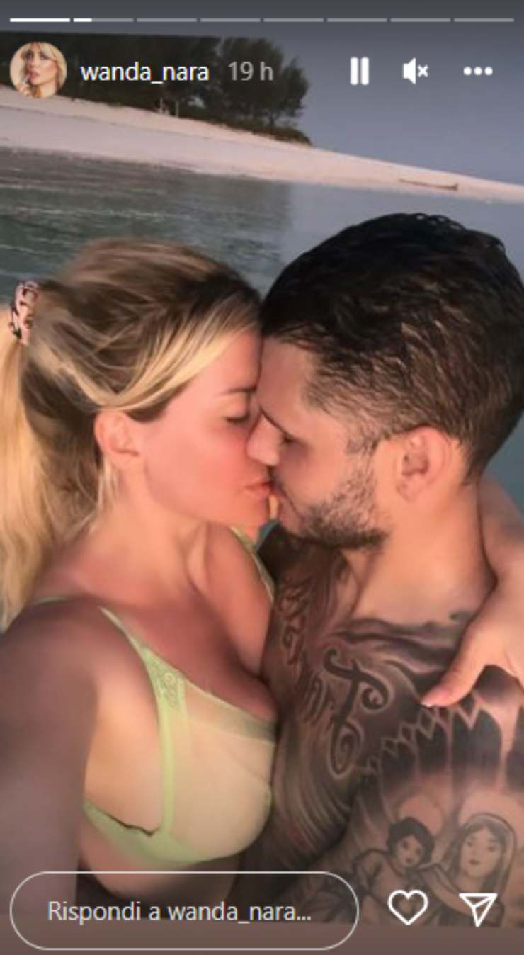 Wanda Nara e Mauro Icardi e la foto del bacio appassionato