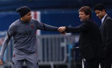 Nasser Al Khelaifi, presidente del Paris Saint Germain, con Leonardo e Kylian Mbappé