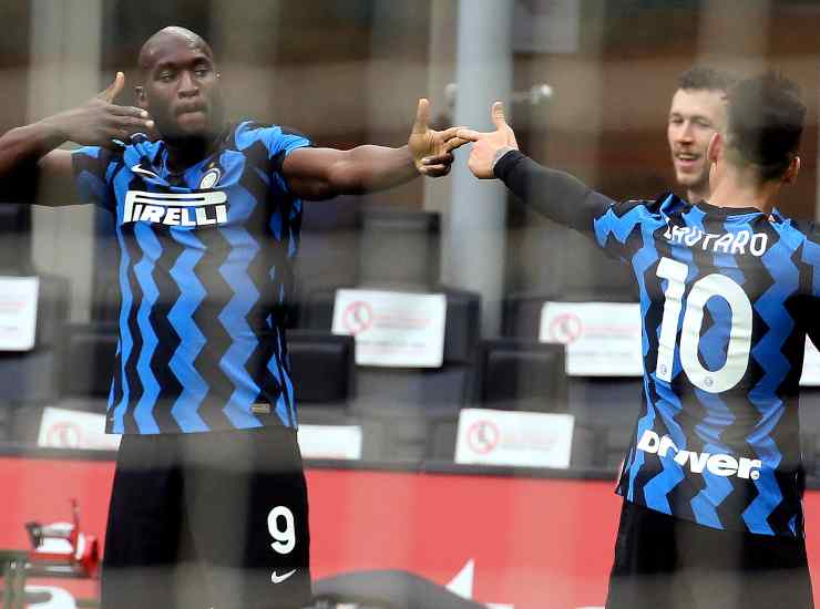 Lukaku insieme a Lautaro con la maglia dell'Inter - credits: Ansa Foto. Il Calcio Magazine