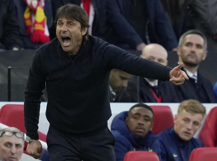 Conte sulla panchina del Tottenham - credits: Ansa Foto. Il Calcio Magazine