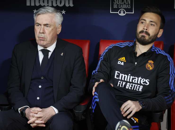 Carlo Ancelotti con il figlio Davide sulla panchina del Real Madrid - credits: Ansa Foto. Il Calcio Magazine