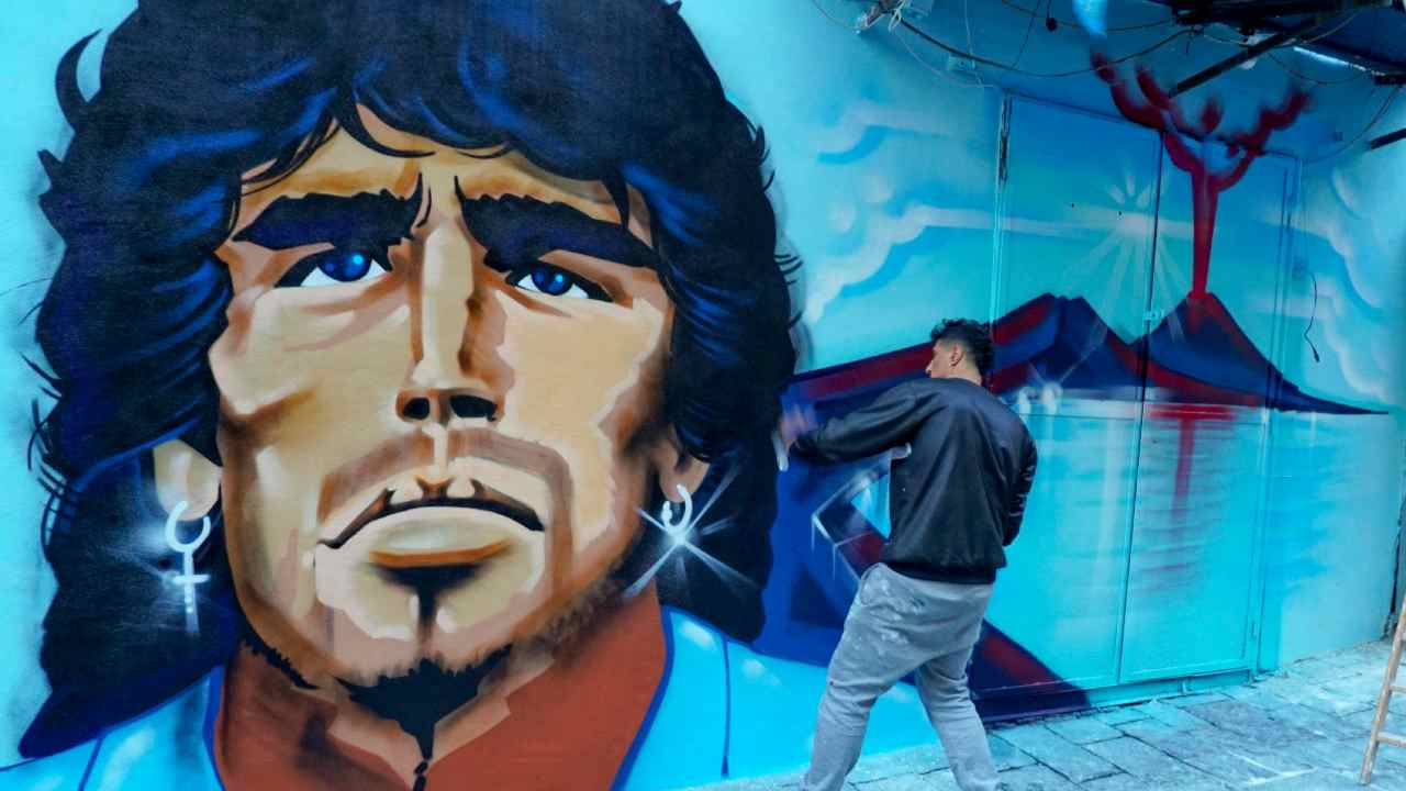 Uno dei murales di Maradona a Napoli - credits: Ansa Foto. Il Calcio Magazine