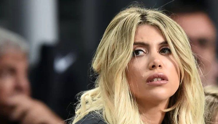 Wanda Nara mostra i glutei ad Ibiza